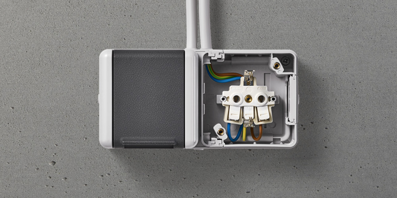 Doppelsteckdose mit Trennsteg bei Wächter Elektrotechnik in Hof